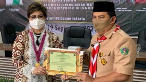 Senator Maya Rumantir Dianugerahi Lencana Bakti Ma’arif NU