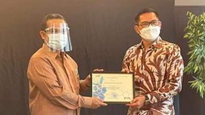 LPSE Minut Makin Kompeten, Bupati Joune Ganda Terima Sertifikat dari LKPP
