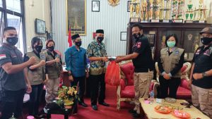 Gerakan Mobil Masker Berbagi 1.650 Masker ke Sejumlah Sekolah di Manado