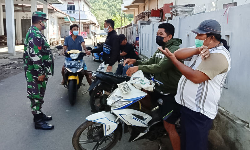 Pengemudi Ojek Pangkalan Sasaran Komsos Prokes Babinsa Koramil 1301-01/Tagulandang