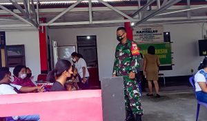 Peran Aktif Babinsa Koramil 1301-02/Siau, Dampingi Pelaksanaan Vaksinasi di Wilayah Binaan