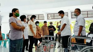 25 Penyandang Disabilitas Terima Alat Bantu dari Bupati Jabes Gaghana