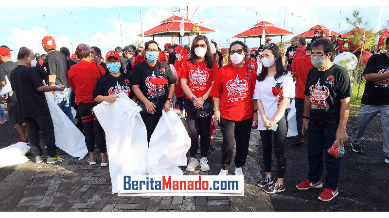 'Fun Walk' PDIP Manado, Jean Sumilat Jalan Sehat Sambil Pungut Sampah