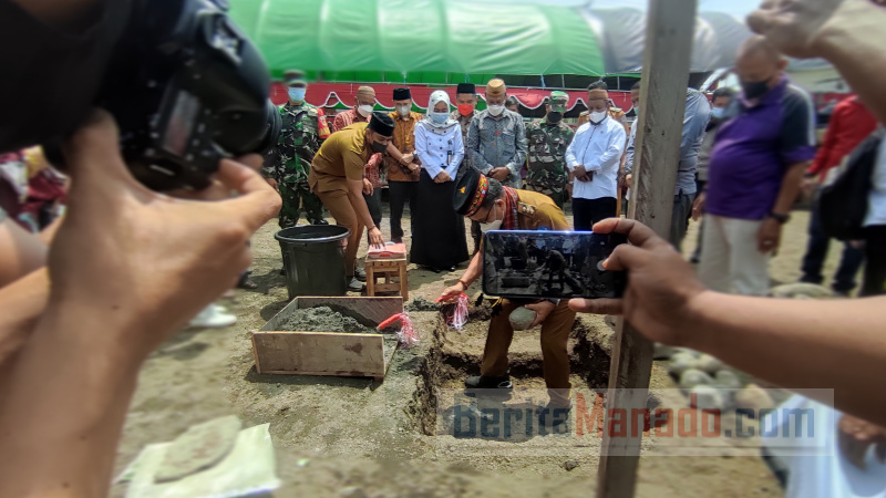 Lakukan Peletakan Batu Pertama Masjid Jami Darul Ulum, Wali Kota Bitung Tekankan Dua Hal Ini