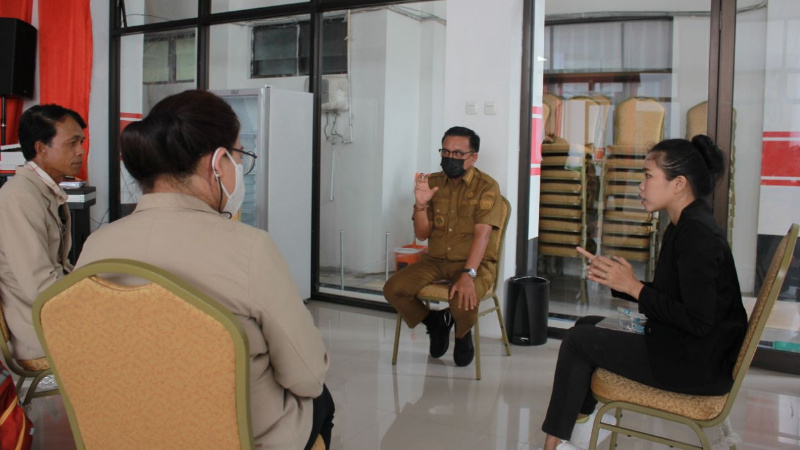 Ketika Wali Kota Bitung Belajar Bahasa Isyarat, Maurits Mantiri: Semua Punya Ruang dan Kesempatan Sama