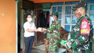 Kodim 1302 Minahasa Distribusikan Obat dan Vitamin bagi Warga Isoman di Mitra