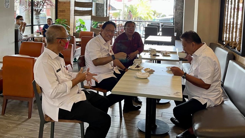 Ke Mantos, Olly Dondokambey Pantau Prokes dan Menyapa Pengunjung 9 Ke Mantos, Olly Dondokambey Pantau Prokes dan Menyapa Pengunjung