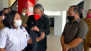 Franky Wongkar Serahkan Bantuan Kementerian PPPA RI Kepada 6 Anak