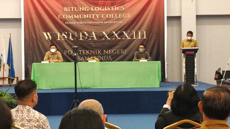 Hengky Honandar Ingatkan Wisudawan BLCC Soal Kenyataan Dunia Kerja