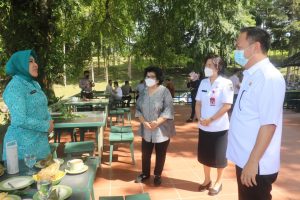 Ditemani Syanet Karundeng, Tri Tito Karnavian Kagum Indahnya Kota Tomohon