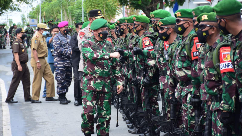 Pangdam XIII/Merdeka Lepas Yonif 711/RKS Brigif 22/OM Berangkat Satgas Pamtas RI-PNG Sektor Utara