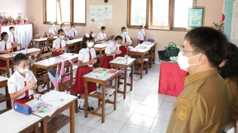 Monitoring ANBK SD Tahun 2021, Andrei Angouw Ingatkan Siswa Rajin Belajar 9 Monitoring ANBK SD Tahun 2021, Andrei Angouw Ingatkan Siswa Rajin Belajar