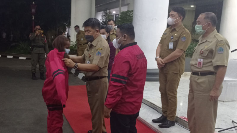 Sekprov Sulut Asiano Gammy Kawatu Lepas Kontingen Sulut untuk Peparnas XVI Papua