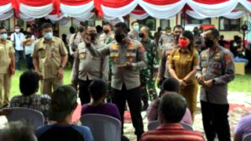 Wakapolda Johnny Eddizon Tinjau Langsung Vaksinasi Presisi Polres Minut