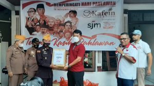 Maknai Hari Pahlawan, Kafein Coffee and Eatery Berbagi Kepada Veteran