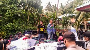 Penolakan Tambang Emas Terus Berlangsung, Puluhan Massa Seruduk Basecamp PT. TMS di Bowone