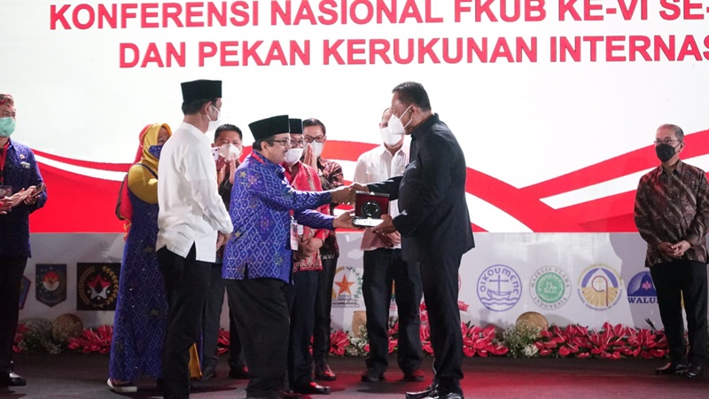 Hadiah Spesial dari Sulawesi Tengah untuk Olly Dondokambey