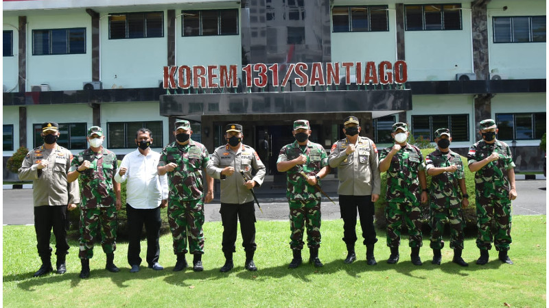 Temui Danrem 131/Santiago, Kapolda Sulut Lanjutkan Sinergitas dan Kekompakan TNI-Polri 11 Temui Danrem 131/Santiago, Kapolda Sulut Lanjutkan Sinergitas dan Kekompakan TNI-Polri