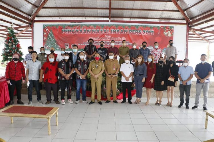 Royke Roring Hadiri Ibadah Pra Natal Wartawan Minahasa 8 Royke Roring Hadiri Ibadah Pra Natal Wartawan Minahasa