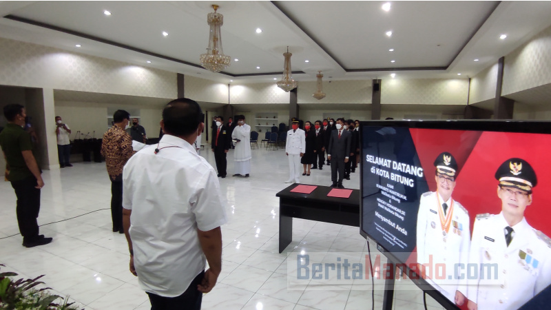 Jelang Natal, Hengky Honandar Lantik 30 Pejabat Pemkot Bitung