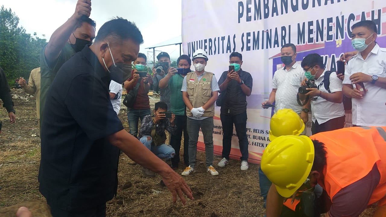 Kementrian PUPR Lucur Rp13 M Bangun Rusun Seminari Kakaskasen: Olly Dondokambey, Caroll Senduk, Wenny Lumentut Letakan Batu Pertama