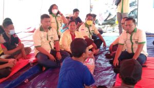 Stefanus Gusma Sapa Relawan dan Korban Erupsi Gunung Semeru