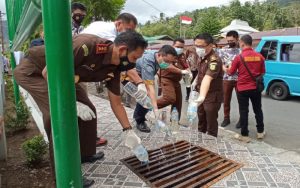 Kejari Kepulauan Sangihe Musnahkam Puluhan Babuk TPU