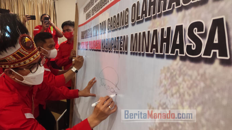 Bupati Joune Ganda Buka Bimtek Pembinaan Organisasi Cabor dan Raker KONI Minut 1 Bupati Joune Ganda Buka Bimtek Pembinaan Organisasi Cabor dan Raker KONI Minut