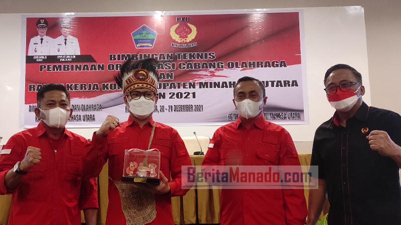 Bupati Joune Ganda Buka Bimtek Pembinaan Organisasi Cabor dan Raker KONI Minut