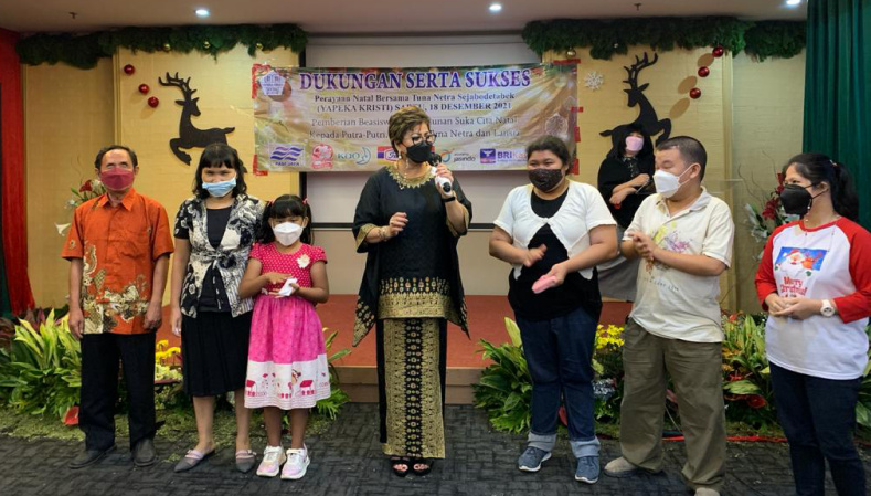 Natal Bersama Tuna Netra Jabodetabek, Senator Maya Rumantir Sampaikan Pesan Ini