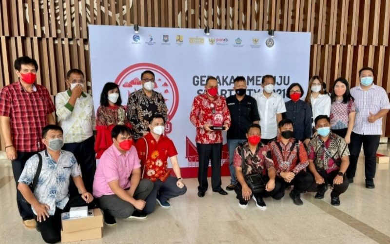 Jadikan Minahasa Kota Smart City, Royke Roring Terima Penghargaan 13 Jadikan Minahasa Kota Smart City, Royke Roring Terima Penghargaan