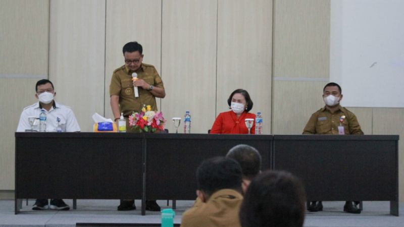 Begini Cara Maurits Mantiri - Hengky Honandar Tingkatkan SDM Pejabatnya