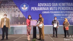 Catatan Manis Akhir Tahun, Dinas Pendidikan Mitra Terima Penghargaan dari LPMP