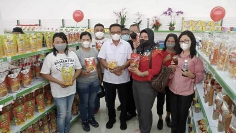 Ramantha Kitchen Wujudkan Program UMKM Ketuk Pintu Maurits-Hengky di Batuputih