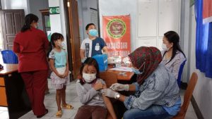 Suasana Natal, Anak-anak di Sulut Tetap Antusias Ikut Vaksinasi BIN