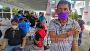 Frans Natang, Lansia Pertama yang Berani Disuntik Booster di Bitung