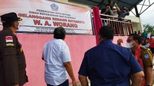 Kolam Renang Sagerat Resmi Dioperasikan Maurits Mantiri – Hengky Honandar, Diberi Nama Gelanggang WAW