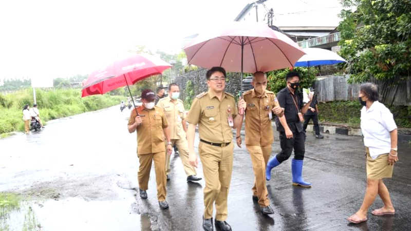 Ada Luapan Air Dikeluhkan Warga, Andrei Angouw Langsung Turun Lapangan