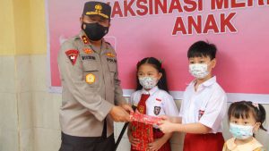 Tinjau Vaksinasi Merdeka Anak, Kapolda Sulut: Penerus Bangsa Harus Diselamatkan