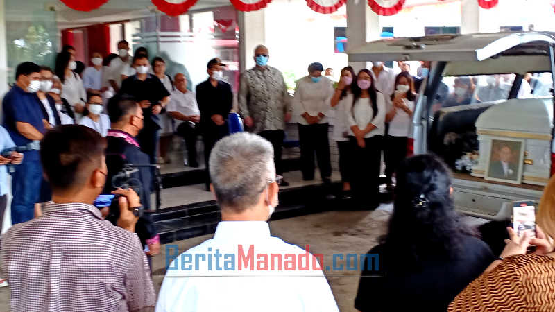 Upacara Penghormatan Jenazah Herman Tindas di DPRD Manado Dihadiri Jimmy Rimba Rogi