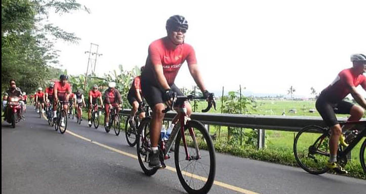 Dilepas Olly Dondokambey, Steven Kandouw Jadi Peserta ‘The TX Tondano-Manado Roadbike Challenge’