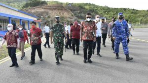 Pangdam XIII/Merdeka Dampingi Gubernur Sulut Tinjau Bandara Bung Karno di Sitaro