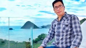 Pegiat Seni Asal Manado Peter Momor Perkenalkan ‘Gerakan Masyarakat Tepat Waktu’