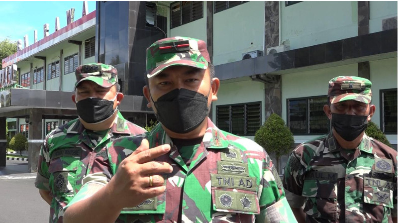 Peduli Rumah Ibadah, Korem 131/Santiago Serahkan Bantuan Keramik Untuk Pembangunan Gereja dan Masjid