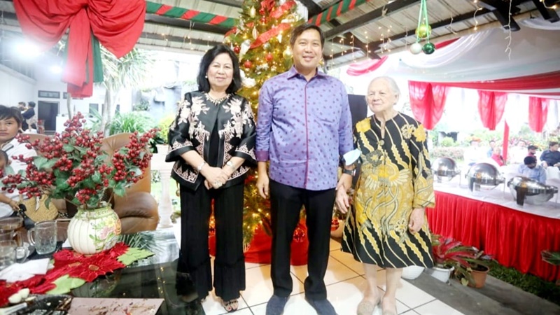 HUT ke-98 Oma Thes, Steven Kandouw dan Keluarga Diselimuti Sukacita