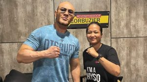 Fisioterapis Bawa Ester Lita Maratade Bertemu Orang-orang Hebat    