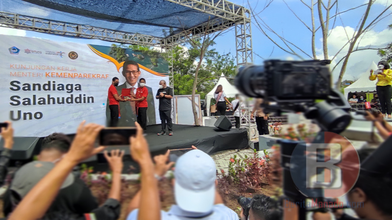Hengky Honandar Bersama Sandiaga Uno Lakukan Ini di TWA Batuangus Bitung