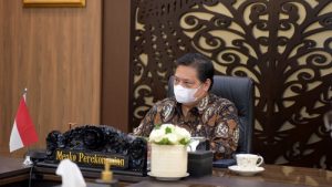 Airlangga Hartarto: Vaksinasi Dosis Dua dan Lansia di Luar Jawa-Bali Dipercepat