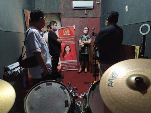 Demi Tingkatkan Industri Musik di Tomohon, Vanda Sarundajang Salurkan Bantuan