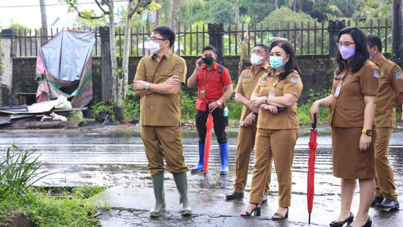 Meskipun Hujan, Andrei Angouw Tinjau Ini di Singkil dan Taas 10 Meskipun Hujan, Andrei Angouw Tinjau Ini di Singkil dan Taas